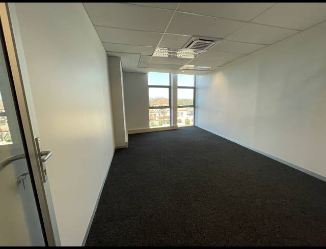 658M² OFFICE TO LET IN BRYANSTON